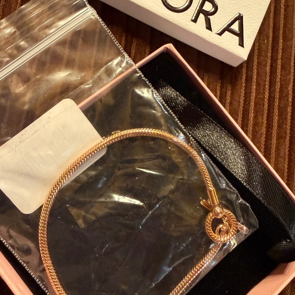 PANDORA BRACELET - ROSE GOLD - Picture 2 of 3